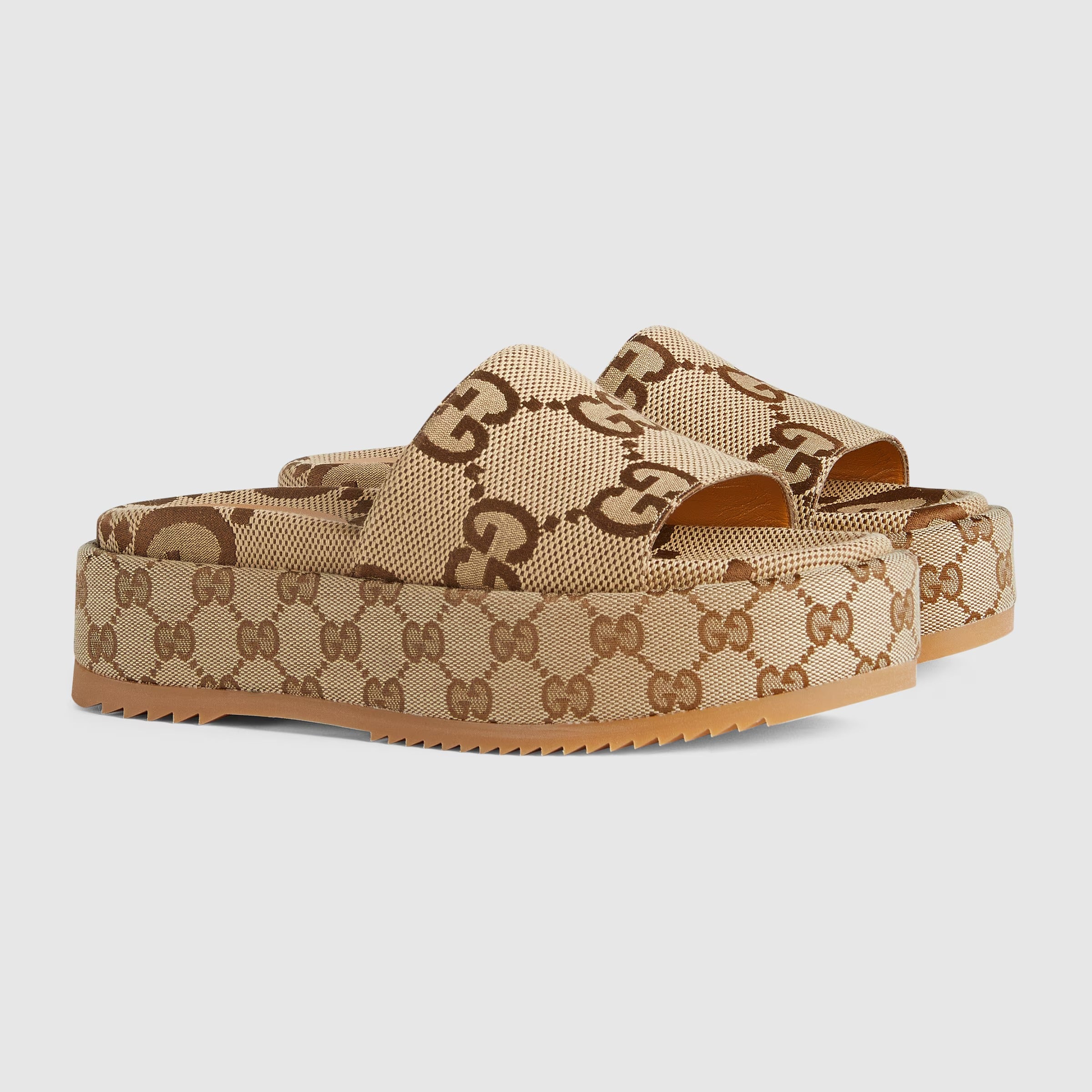 Luxuriöse Plateausandalen